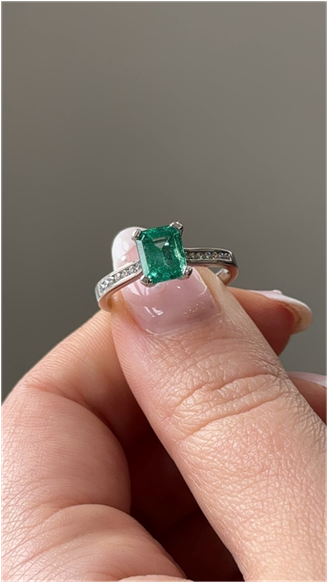 Modern Couples Are Choosing Unique Engagement Rings Over Traditional Styles